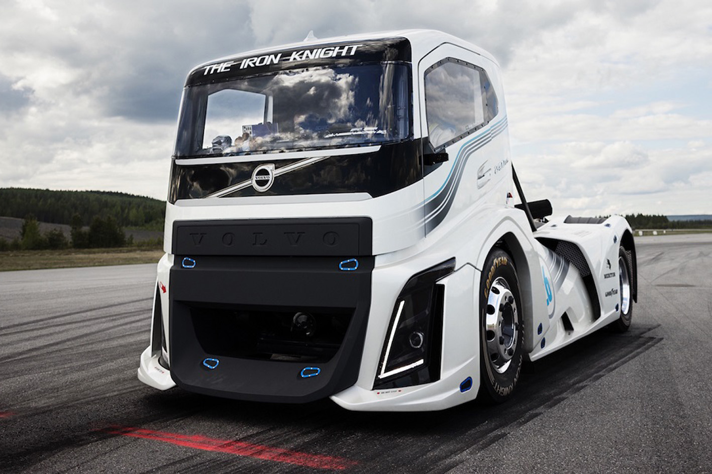 Что будет, если на грузовой Volvo установить 4 турбины?