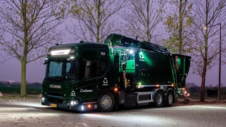 В Дании начал работу первый полностью электрический автокран для сбора мусора на базе Scania